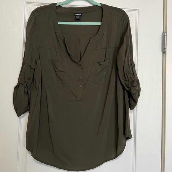 Torrid Olive Green Harper Blouse size 1x - Picture 1 of 9